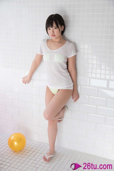 巨胸爆乳美女露双奶挤奶